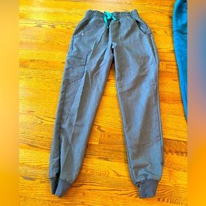 FIGS scrub joggers size XS in gray